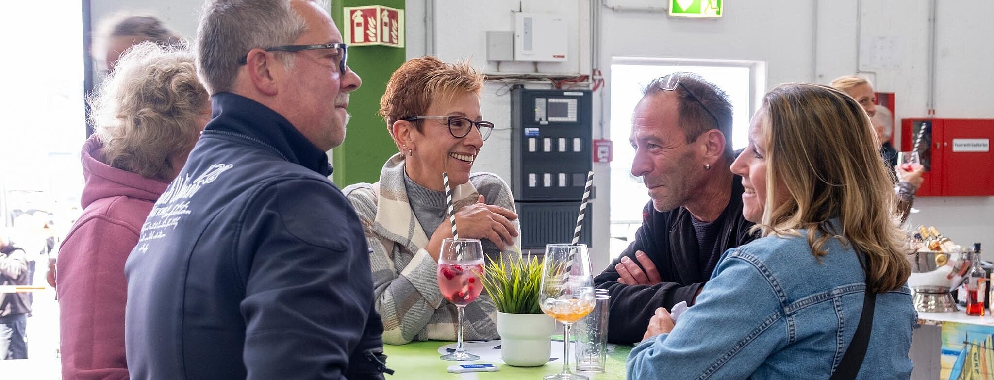 Gutes Essen und gute Stimmung bei den Sommerfest-Besuchenden