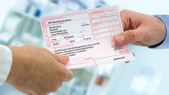 Rezeptabrechnung - Rezept wird überreicht