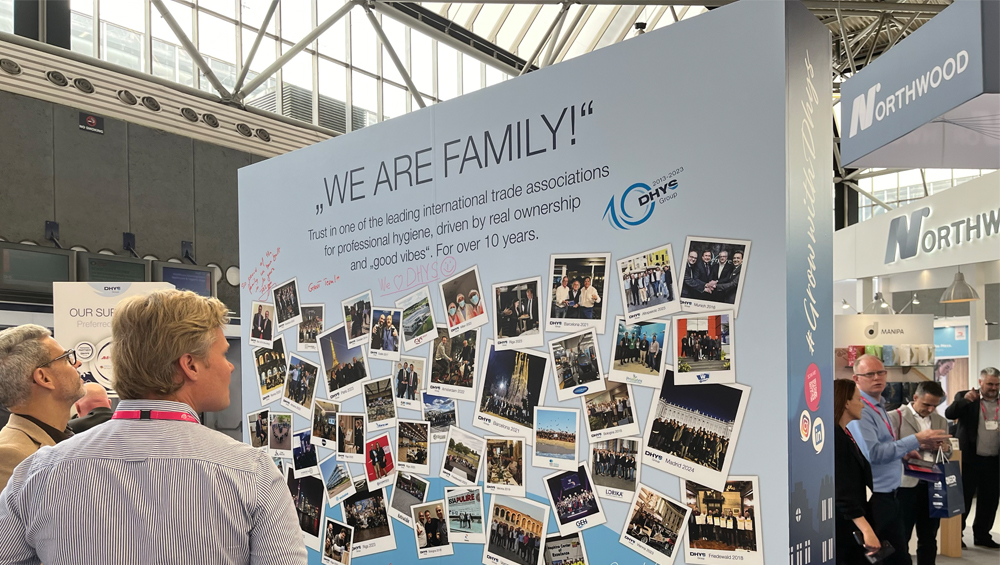 "We are family" auf der DHYS Group Bilderwand