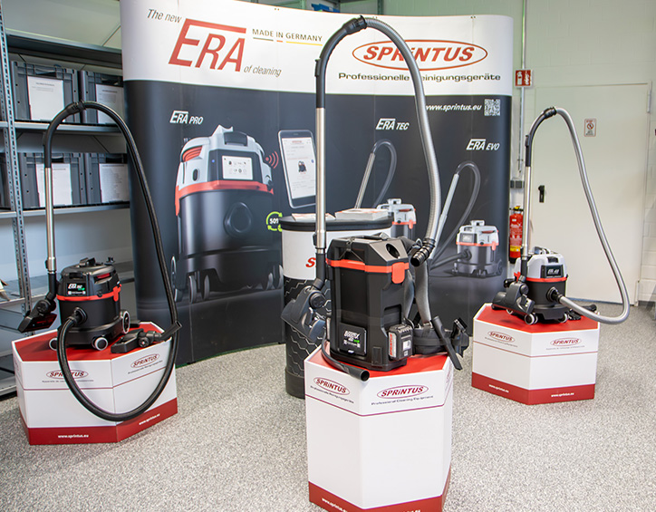 KLEIN die Einweihung der neuen Werkstatt für den Technischen Service KLEIN die Einweihung der neuen Werkstatt für den Technischen Service