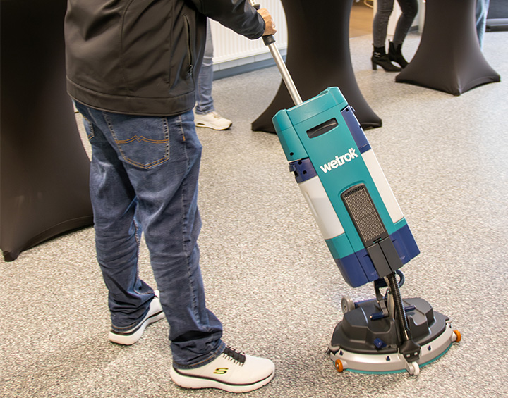 KLEIN die Einweihung der neuen Werkstatt für den Technischen Service KLEIN die Einweihung der neuen Werkstatt für den Technischen Service